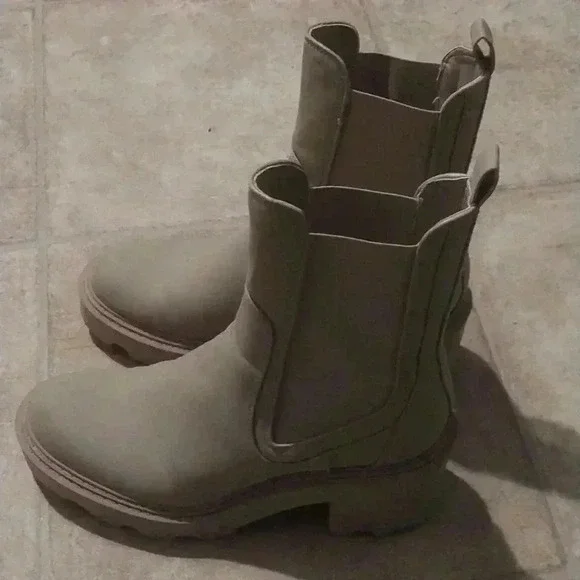 Zara Heeled Rubberized Ankle Boots Size 40 - Picture 6 of 8